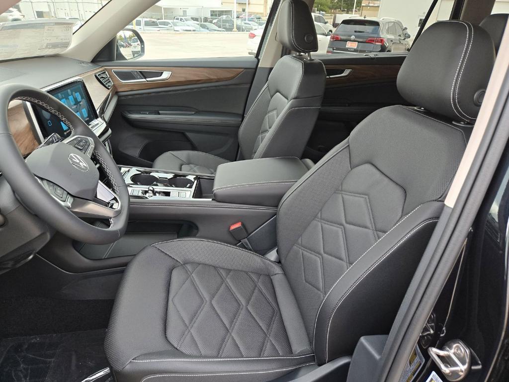 new 2025 Volkswagen Atlas car, priced at $40,556