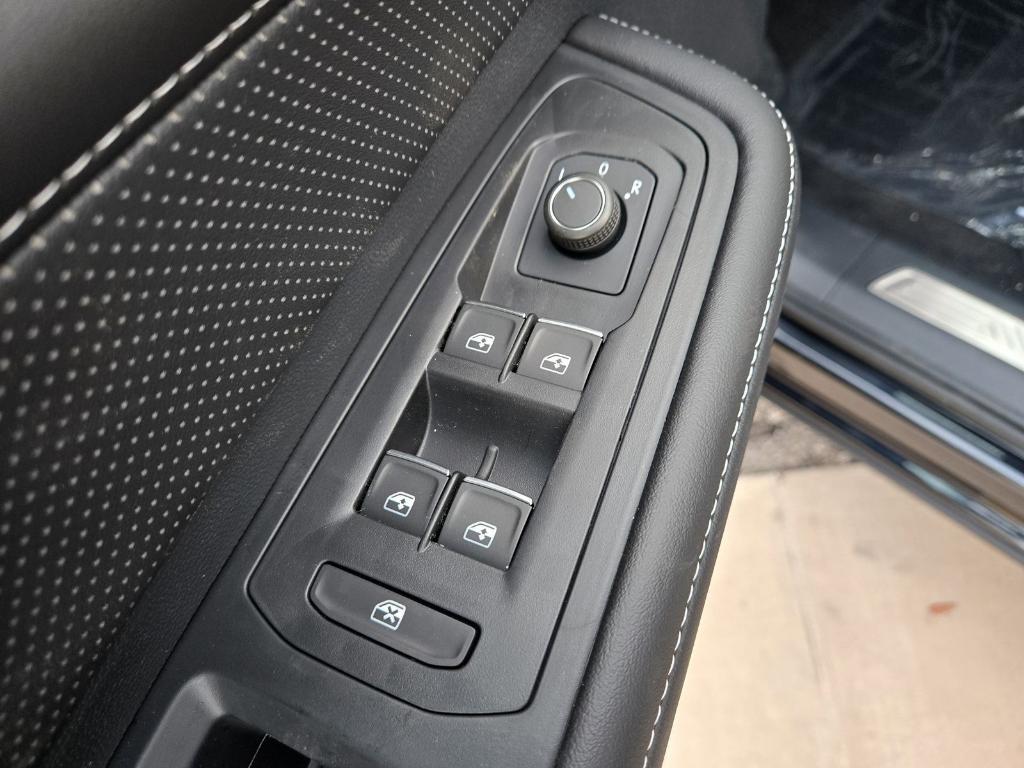 new 2025 Volkswagen Atlas car, priced at $40,556