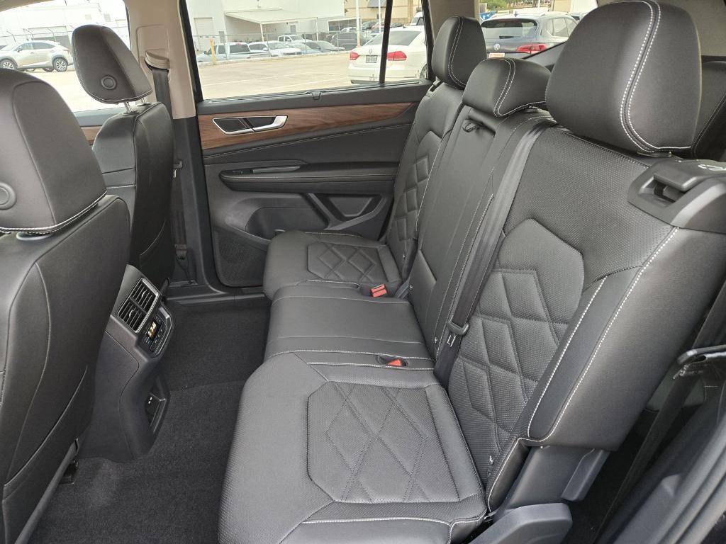 new 2025 Volkswagen Atlas car, priced at $40,556