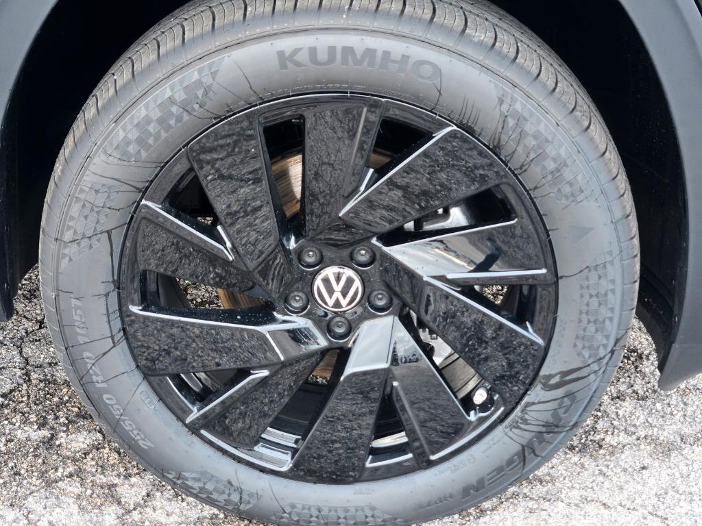 new 2025 Volkswagen Atlas car, priced at $40,556
