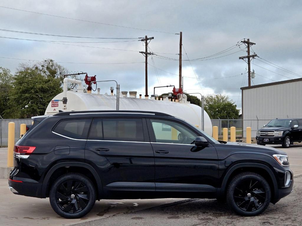 new 2025 Volkswagen Atlas car, priced at $40,556