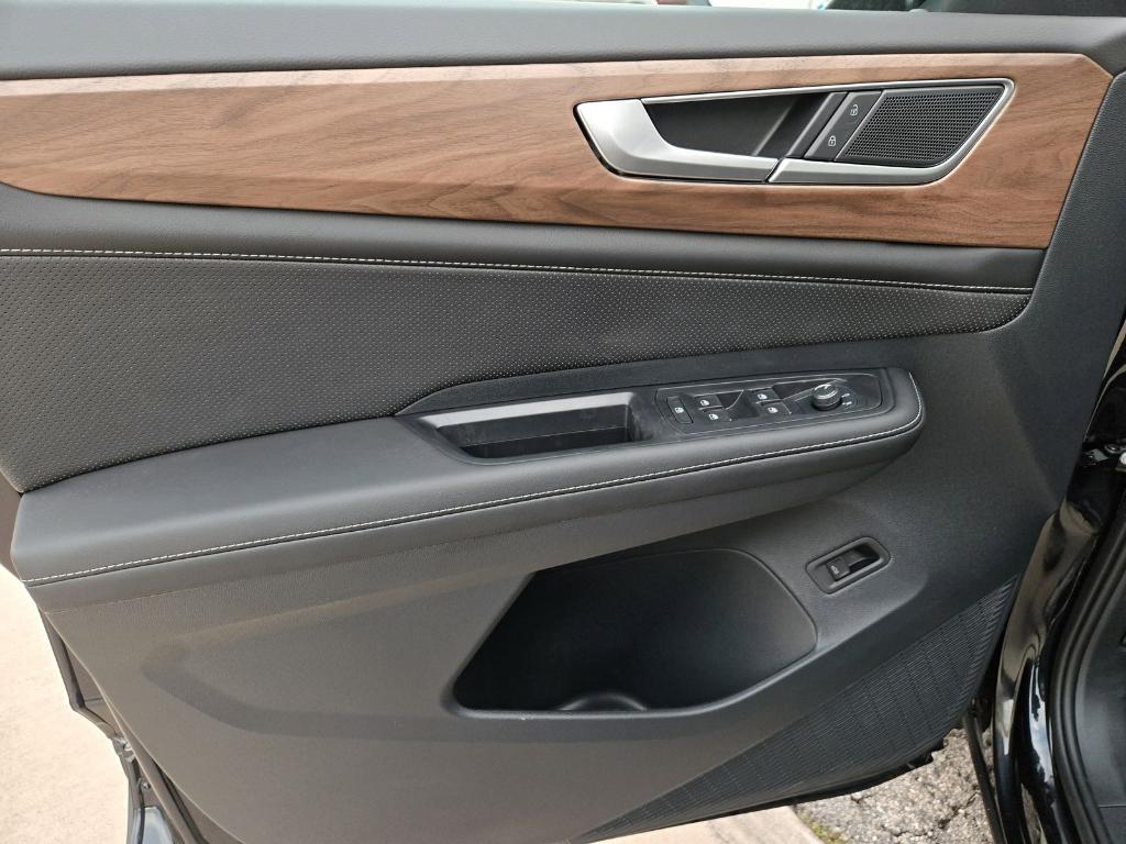 new 2025 Volkswagen Atlas car, priced at $40,556