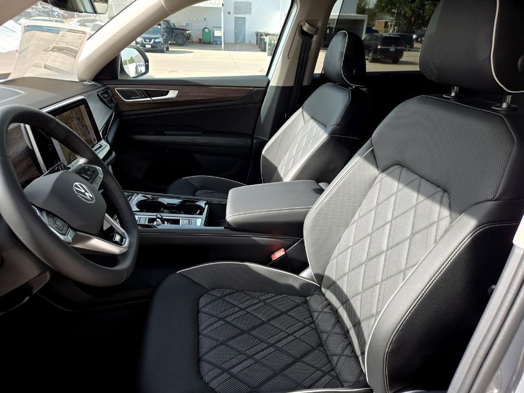 new 2025 Volkswagen Atlas car, priced at $50,360