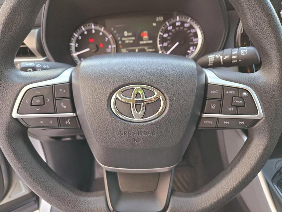 used 2023 Toyota Highlander car, priced at $30,509