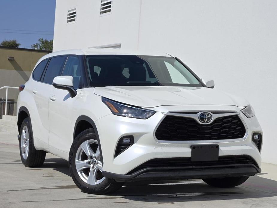 used 2021 Toyota Highlander car, priced at $26,428