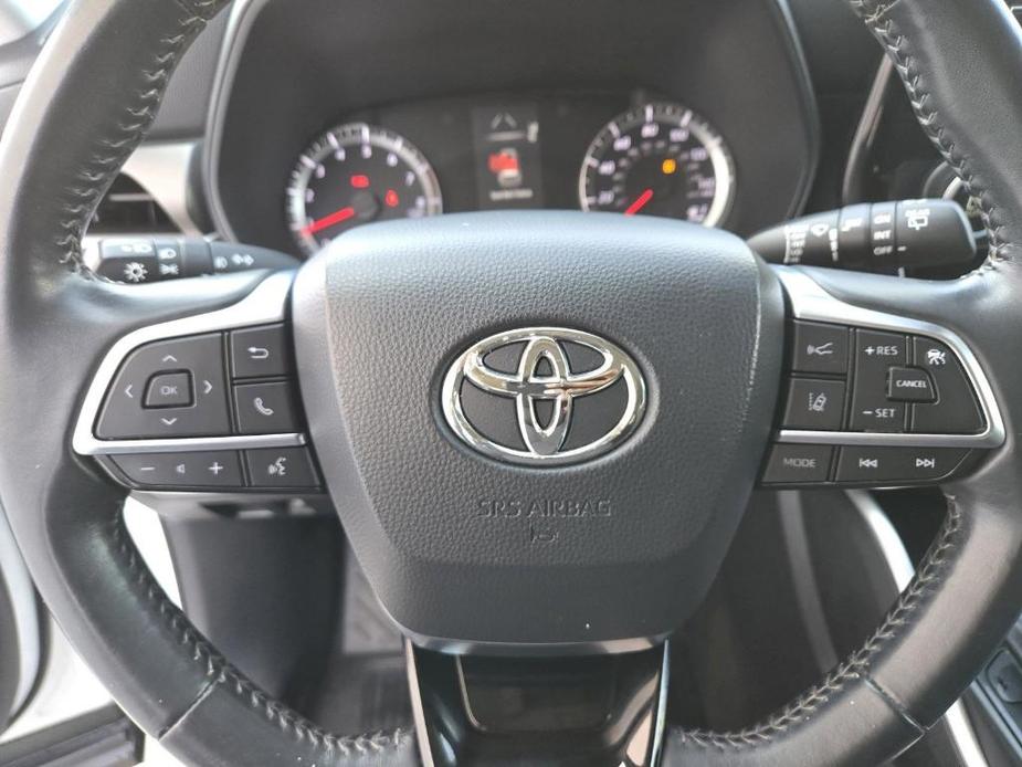 used 2021 Toyota Highlander car, priced at $26,428