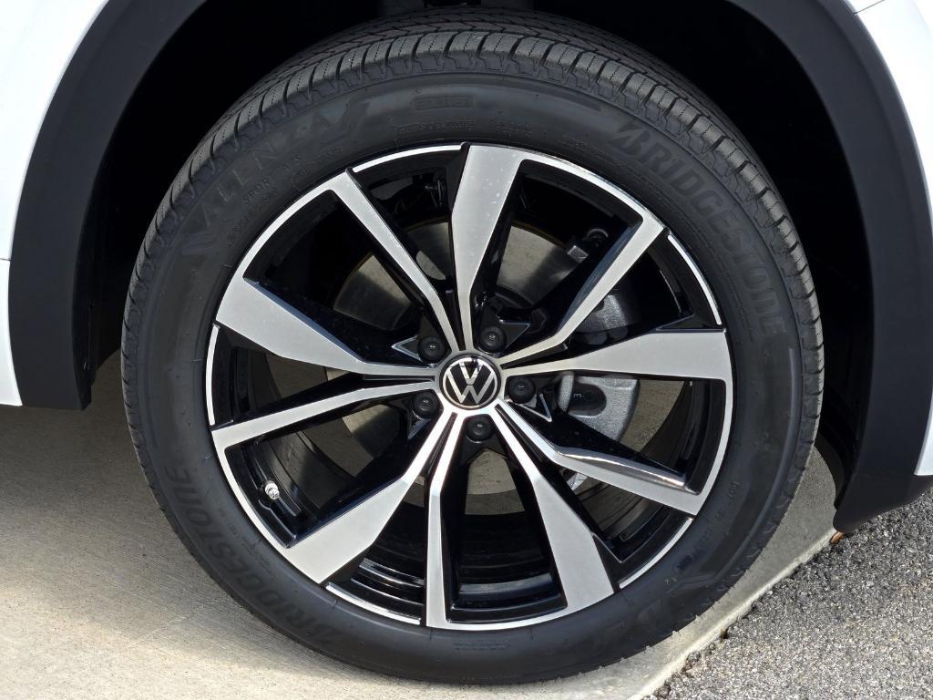 new 2025 Volkswagen Atlas Cross Sport car, priced at $51,846
