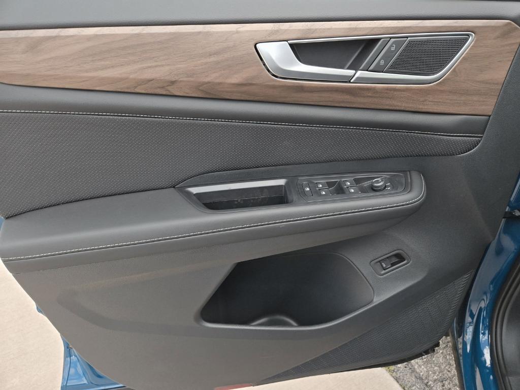 new 2025 Volkswagen Atlas car, priced at $41,605