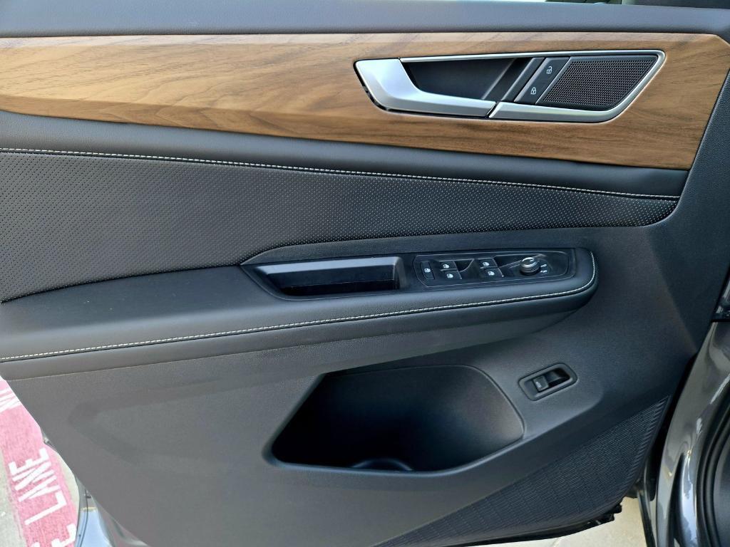 new 2025 Volkswagen Atlas car, priced at $41,458