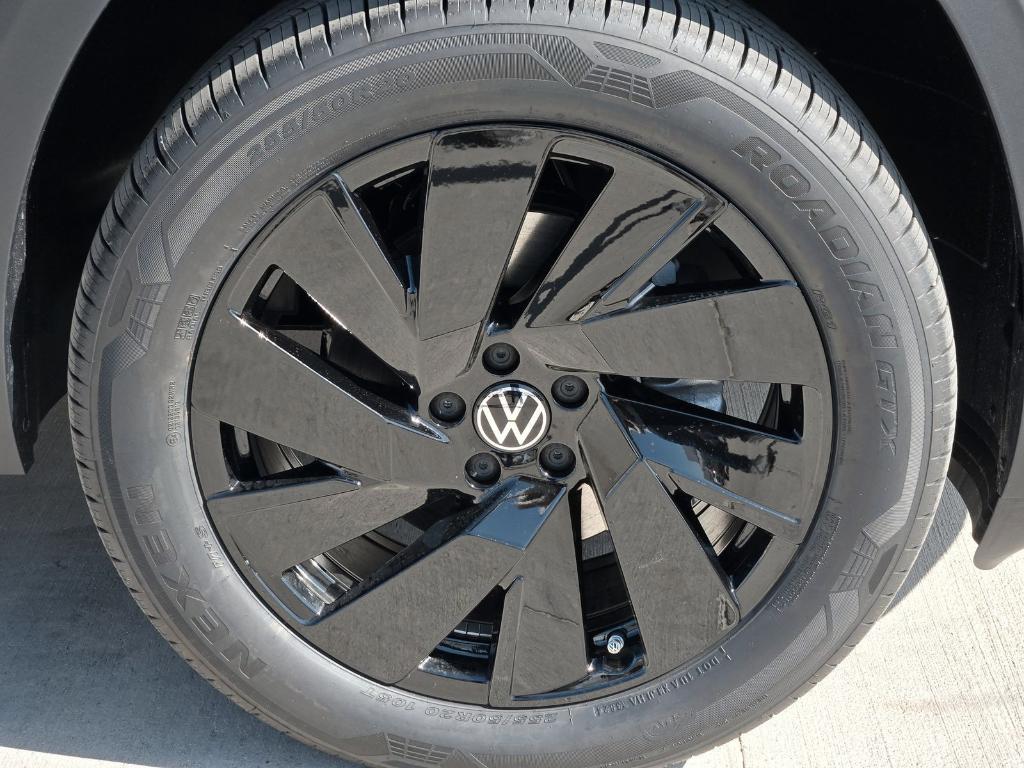 new 2025 Volkswagen Atlas car, priced at $41,458