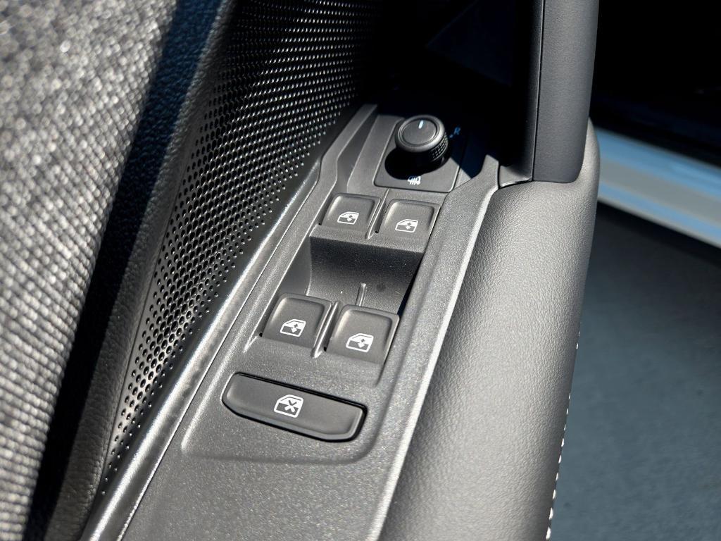 new 2025 Volkswagen Tiguan car, priced at $29,258