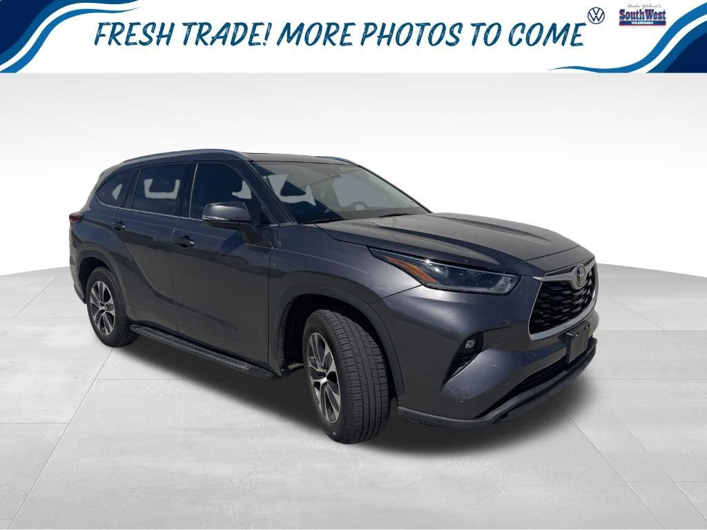 used 2021 Toyota Highlander car