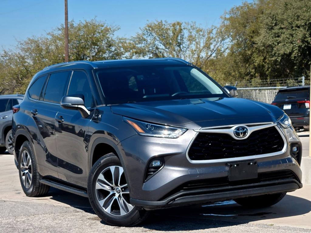 used 2021 Toyota Highlander car, priced at $22,594