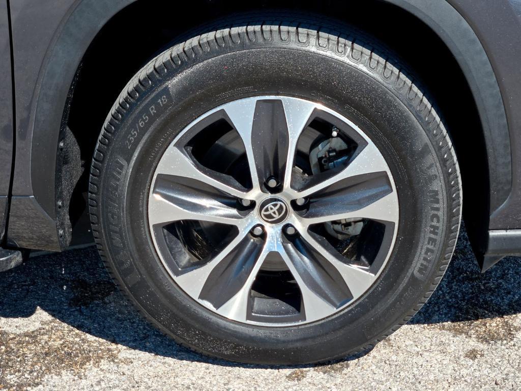 used 2021 Toyota Highlander car, priced at $22,594