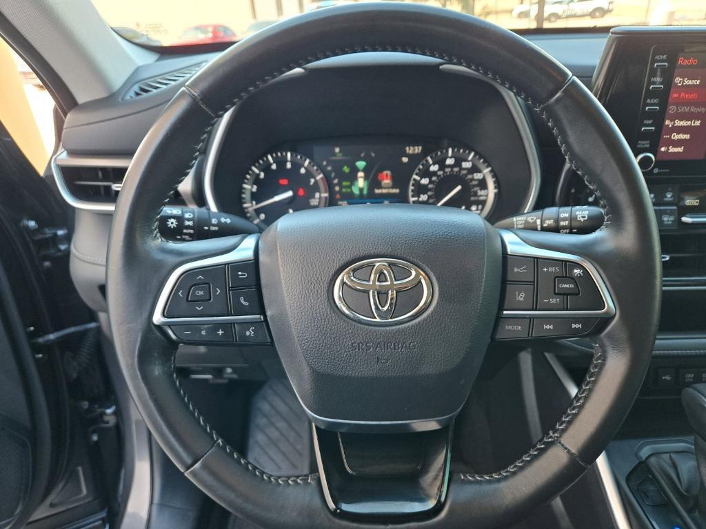 used 2021 Toyota Highlander car, priced at $22,594