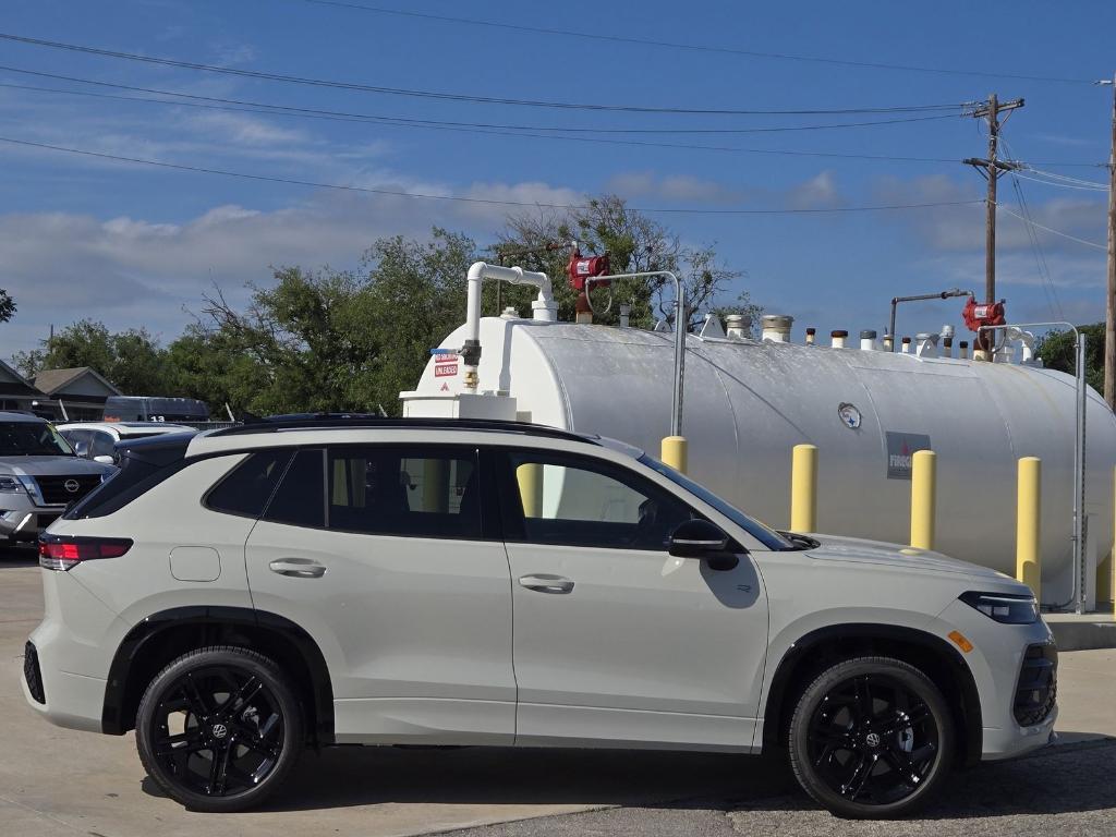 new 2025 Volkswagen Tiguan car, priced at $38,535