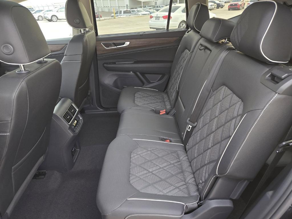 new 2025 Volkswagen Atlas car, priced at $51,885