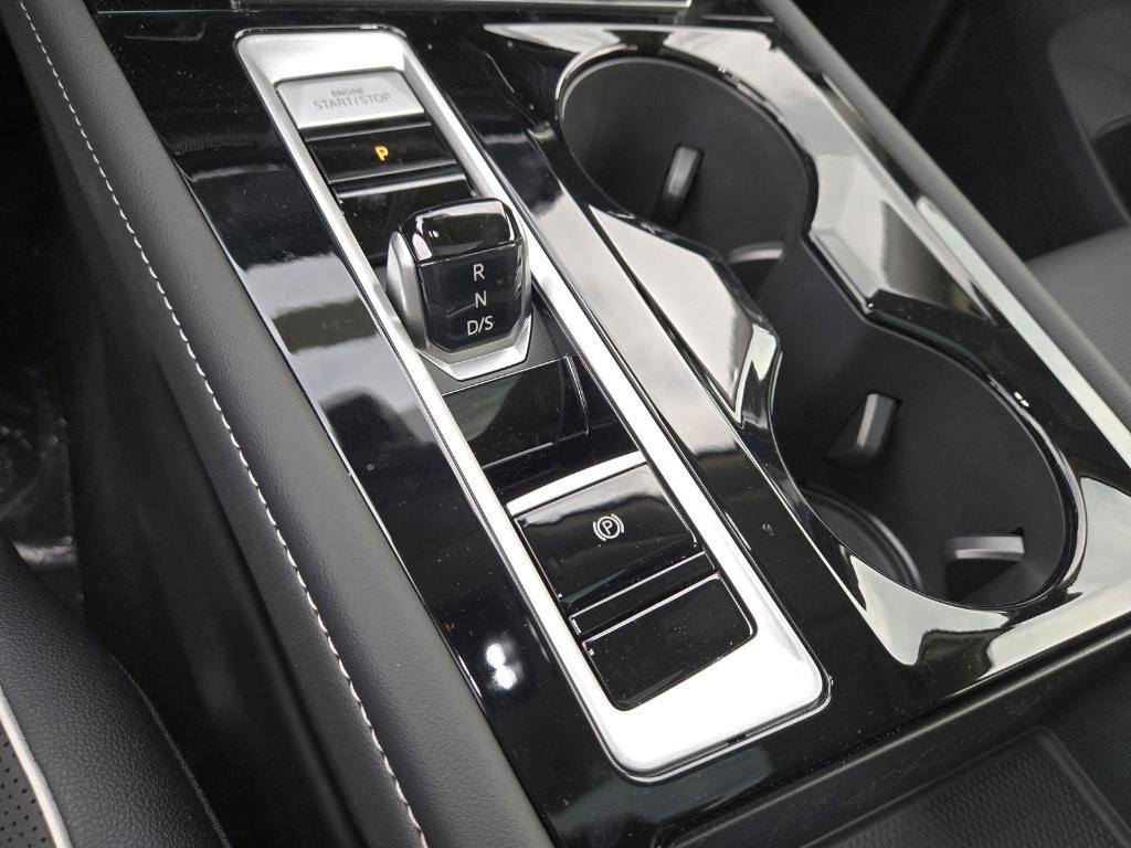 new 2025 Volkswagen Atlas car, priced at $51,885
