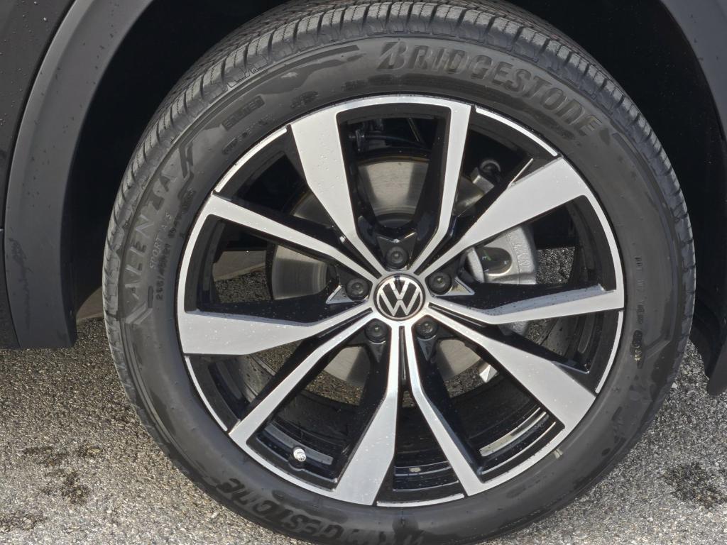new 2025 Volkswagen Atlas car, priced at $51,885