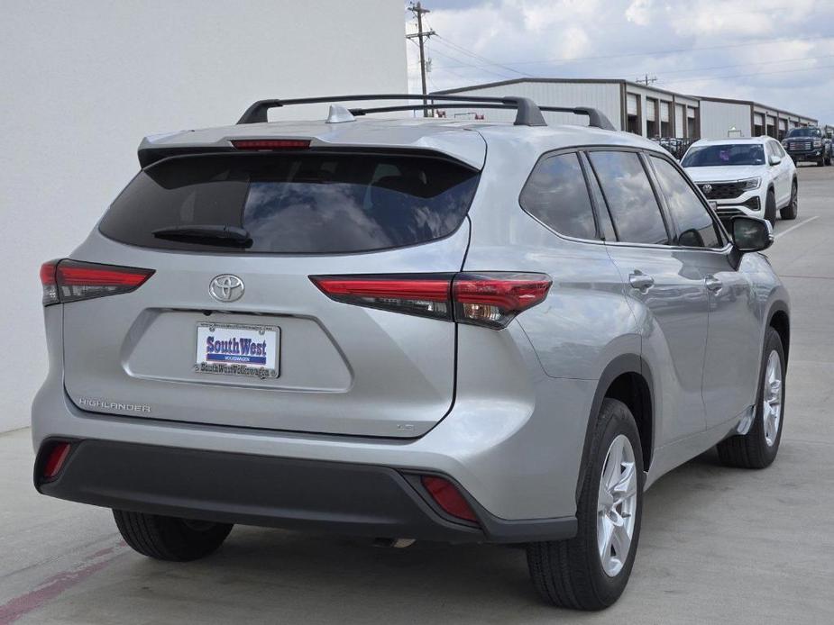 used 2021 Toyota Highlander car, priced at $30,304