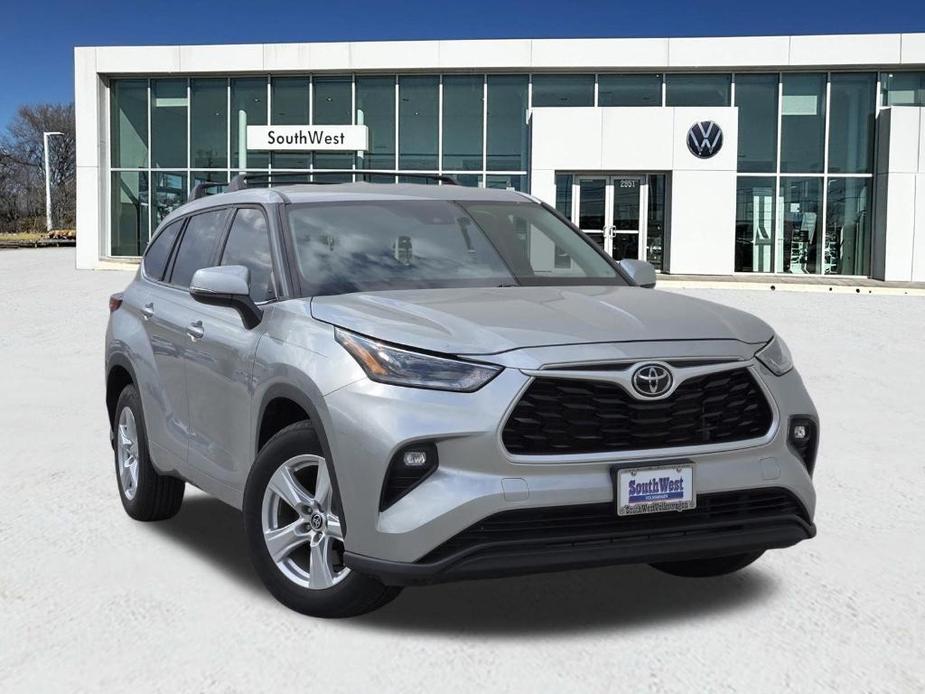 used 2021 Toyota Highlander car, priced at $30,304