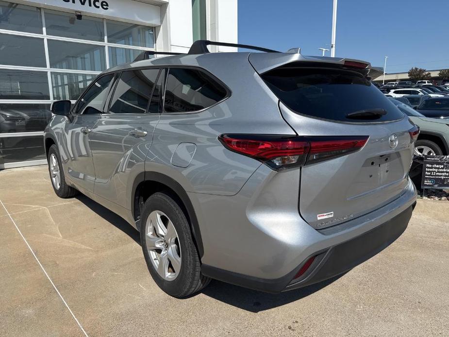 used 2021 Toyota Highlander car, priced at $31,148