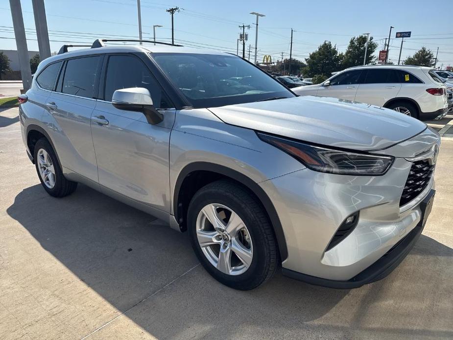 used 2021 Toyota Highlander car, priced at $31,148