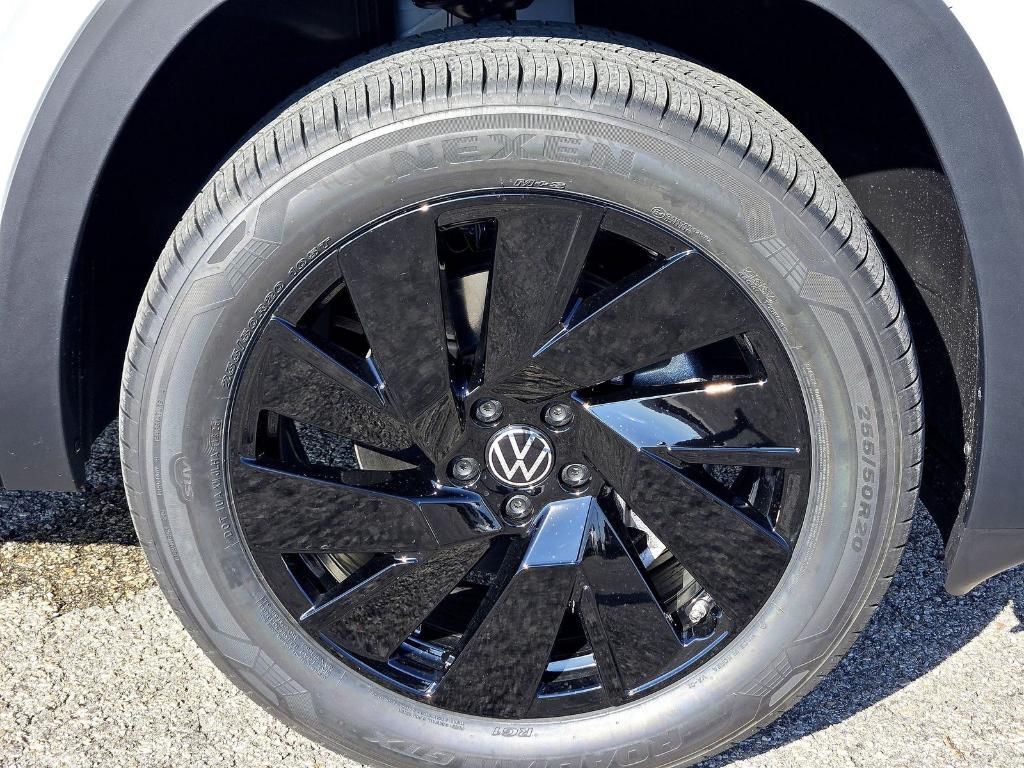 new 2026 Volkswagen Atlas Cross Sport car, priced at $42,796