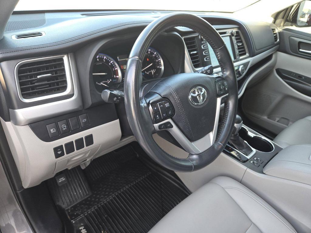 used 2019 Toyota Highlander car, priced at $23,394