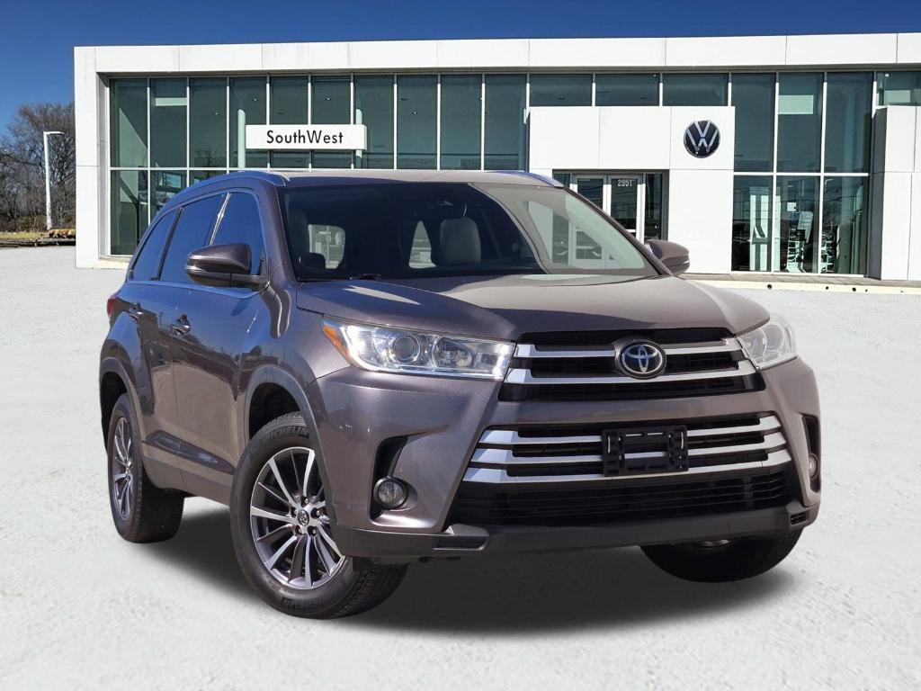 used 2019 Toyota Highlander car, priced at $23,394