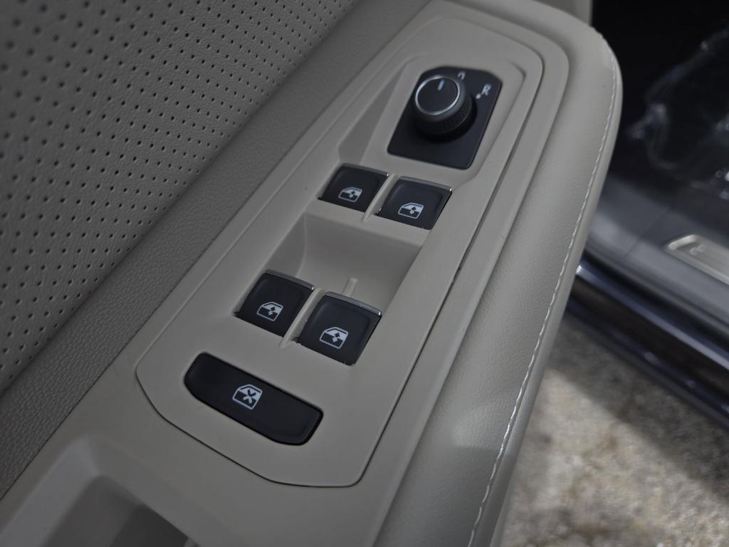 new 2025 Volkswagen Atlas car, priced at $40,703