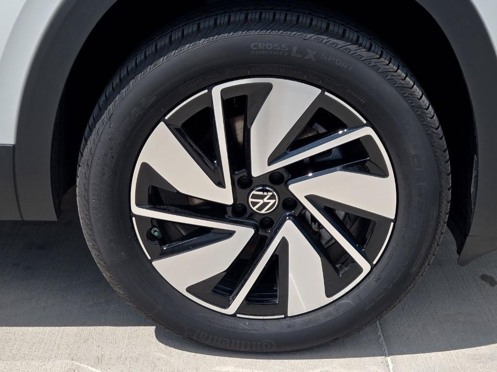 new 2025 Volkswagen Atlas car, priced at $39,330