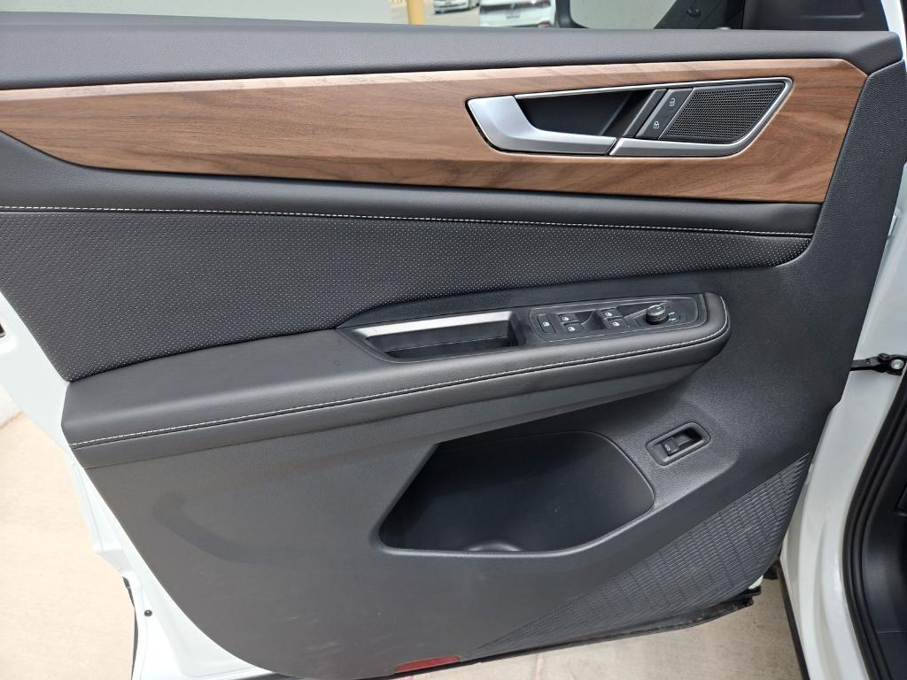 new 2025 Volkswagen Atlas car, priced at $39,330