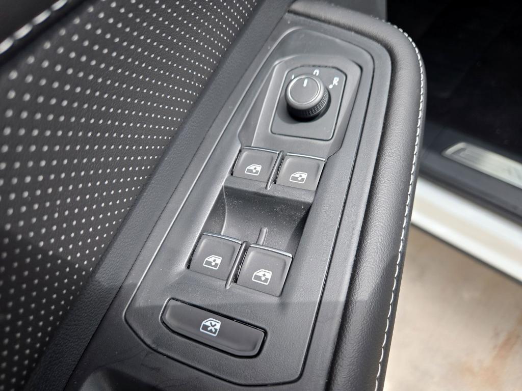 new 2025 Volkswagen Atlas car, priced at $39,330