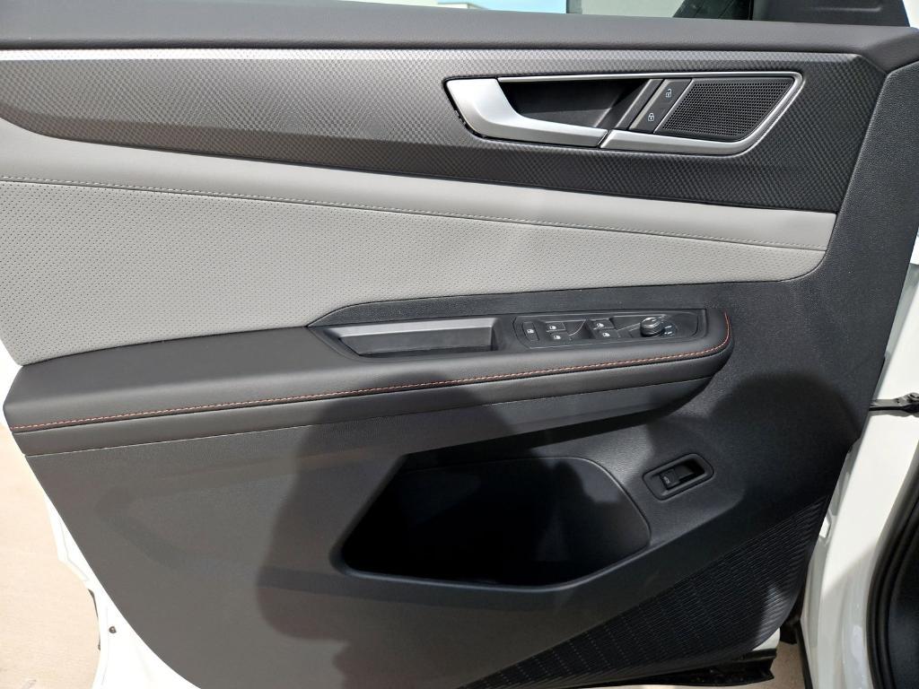 new 2025 Volkswagen Atlas car, priced at $45,026