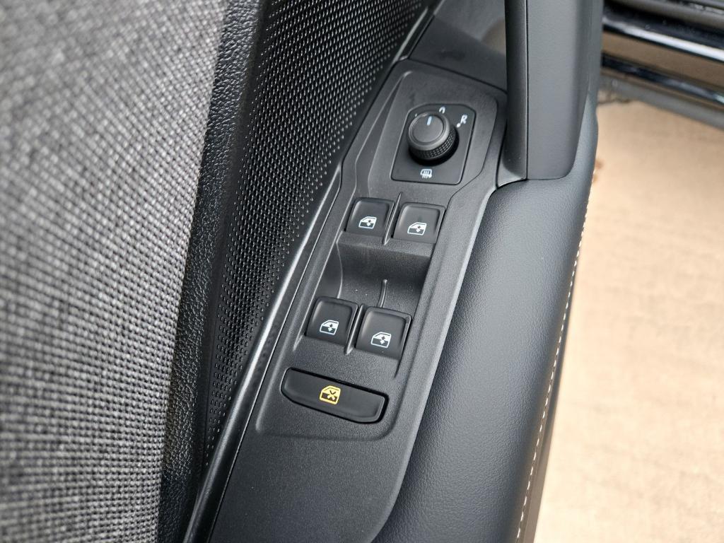 new 2026 Volkswagen Tiguan car, priced at $31,601