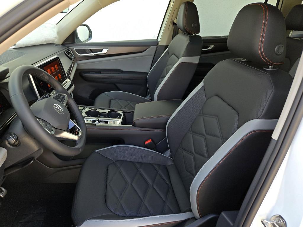 new 2025 Volkswagen Atlas car, priced at $45,976