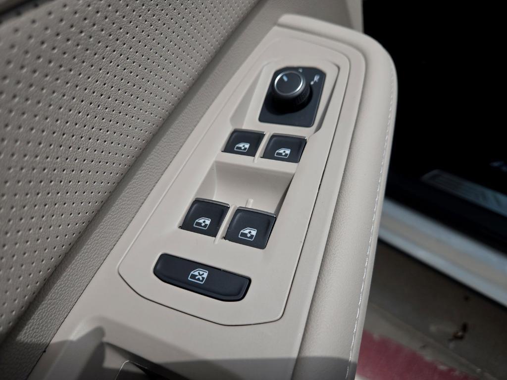 new 2025 Volkswagen Atlas car, priced at $39,819