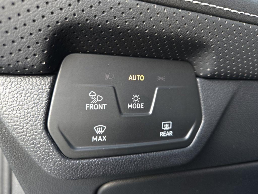 new 2025 Volkswagen Atlas car, priced at $52,253