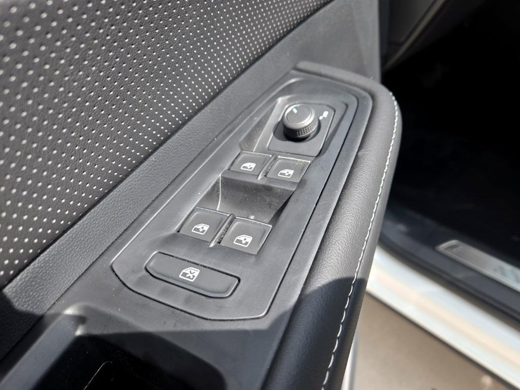 new 2025 Volkswagen Atlas car, priced at $40,331