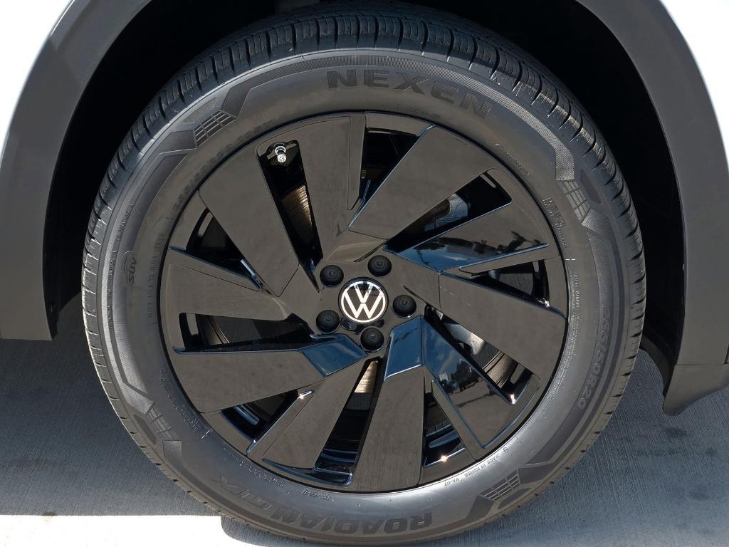 new 2025 Volkswagen Atlas car, priced at $40,331