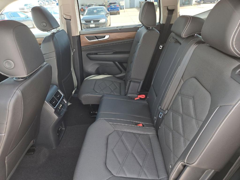 new 2025 Volkswagen Atlas car, priced at $40,331