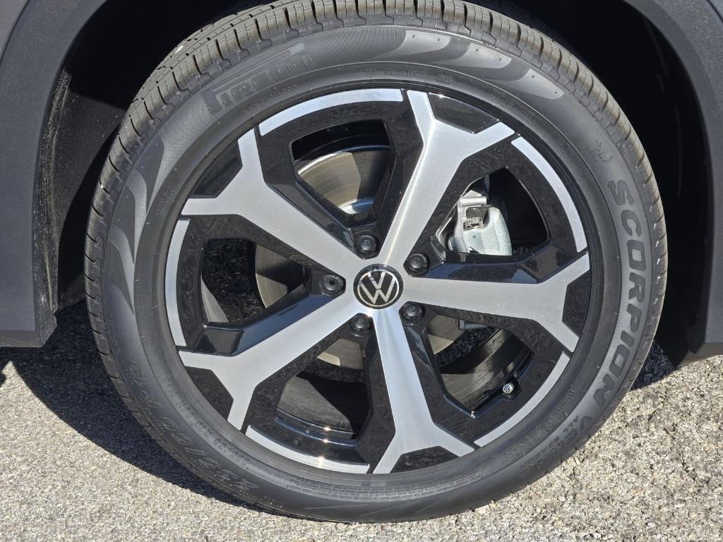 new 2025 Volkswagen Tiguan car, priced at $31,579