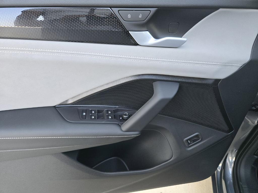 new 2025 Volkswagen Tiguan car, priced at $31,579