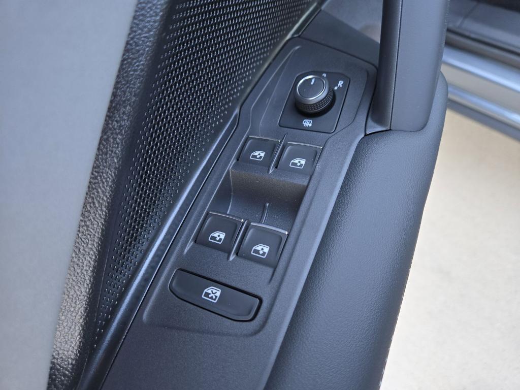 new 2025 Volkswagen Tiguan car, priced at $31,579