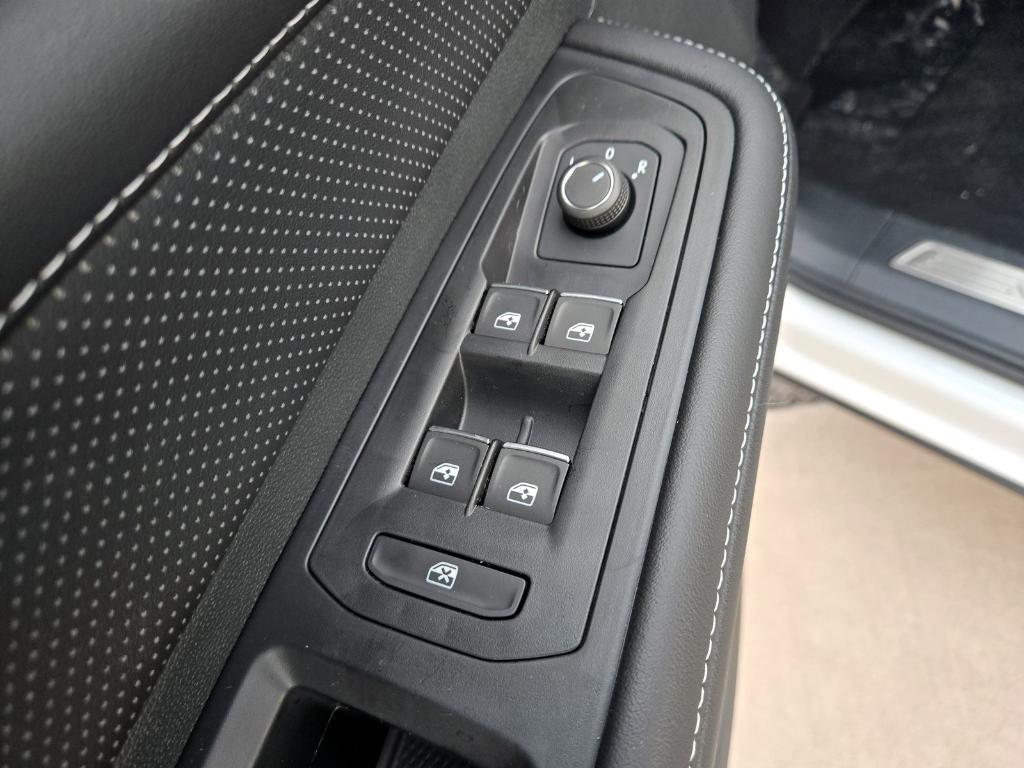 new 2025 Volkswagen Atlas car, priced at $40,044