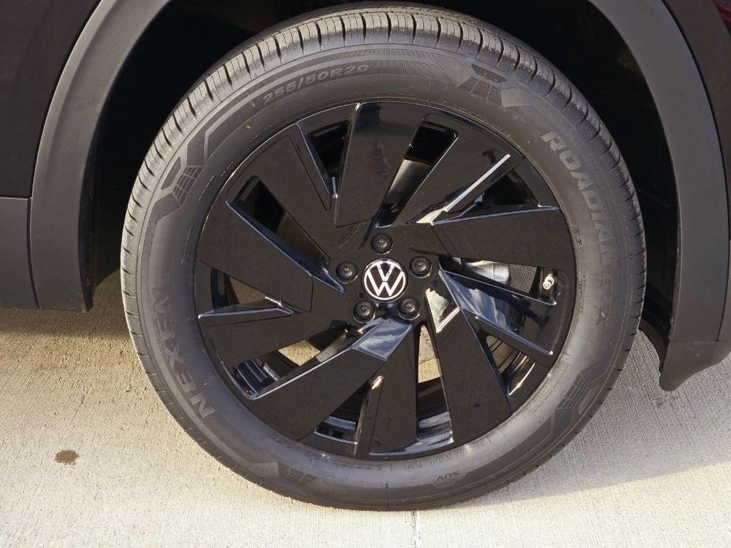 new 2025 Volkswagen Atlas car, priced at $43,308