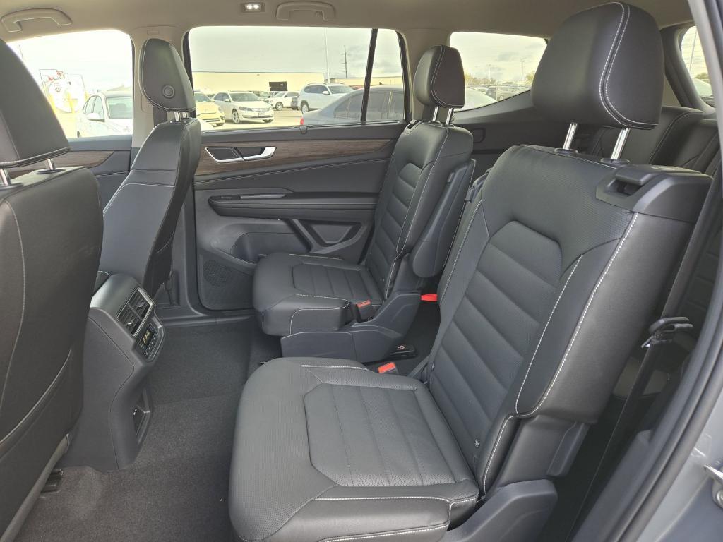 new 2025 Volkswagen Atlas car, priced at $48,081