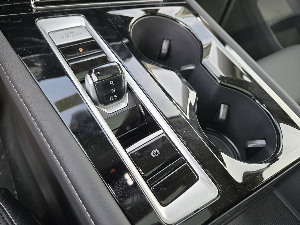 new 2025 Volkswagen Atlas car, priced at $48,081