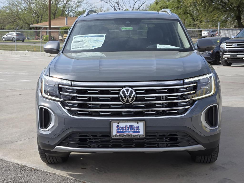 new 2025 Volkswagen Atlas car, priced at $48,081